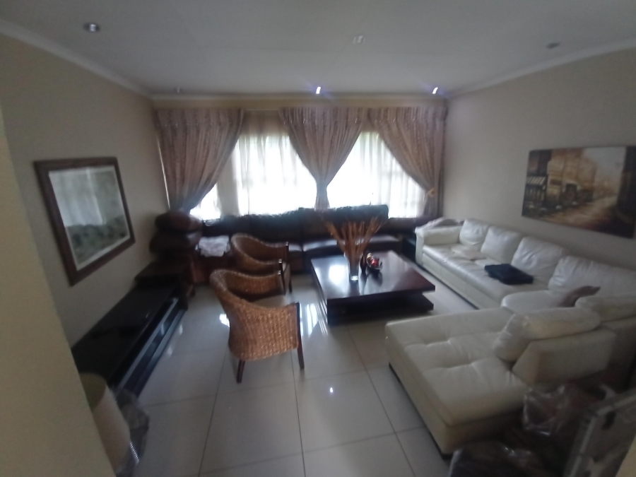 6 Bedroom Property for Sale in Brackenhurst Gauteng