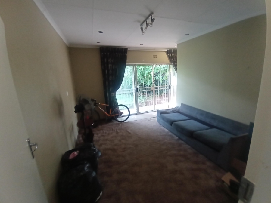 6 Bedroom Property for Sale in Brackenhurst Gauteng