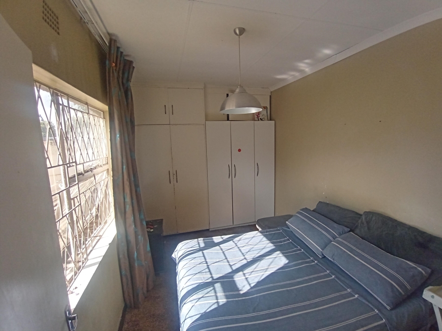 6 Bedroom Property for Sale in Brackenhurst Gauteng