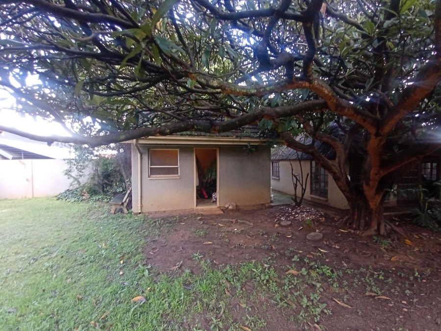 6 Bedroom Property for Sale in Brackenhurst Gauteng