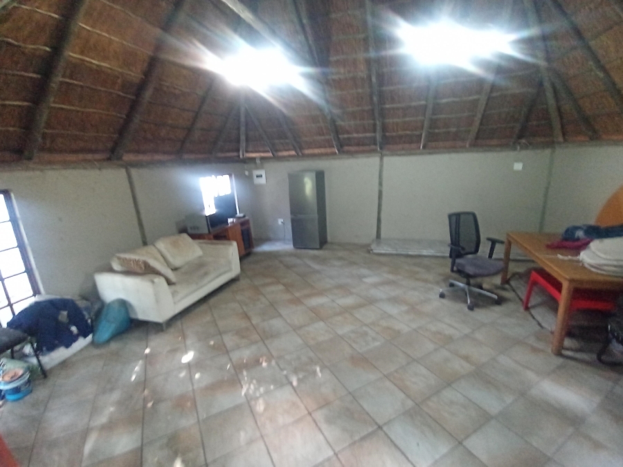 6 Bedroom Property for Sale in Brackenhurst Gauteng