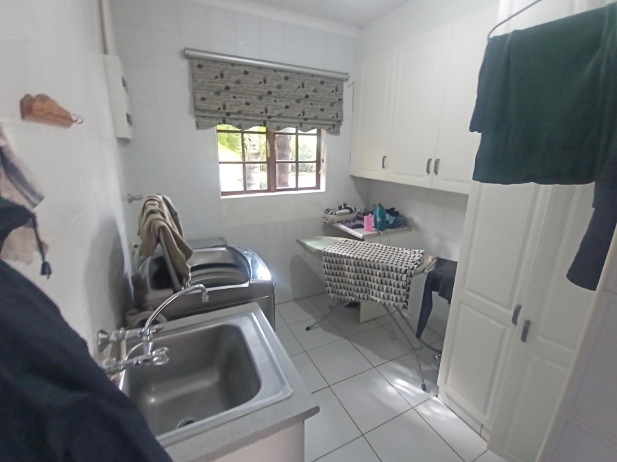 6 Bedroom Property for Sale in Brackenhurst Gauteng