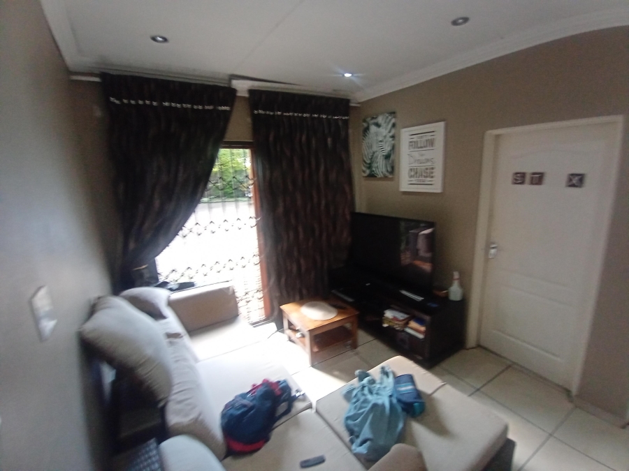 6 Bedroom Property for Sale in Brackenhurst Gauteng