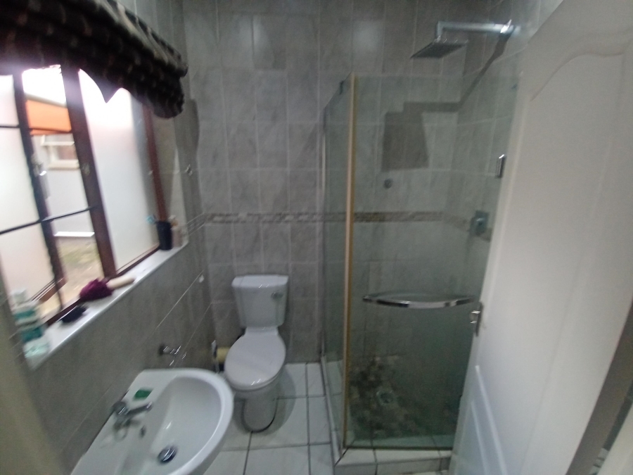 6 Bedroom Property for Sale in Brackenhurst Gauteng