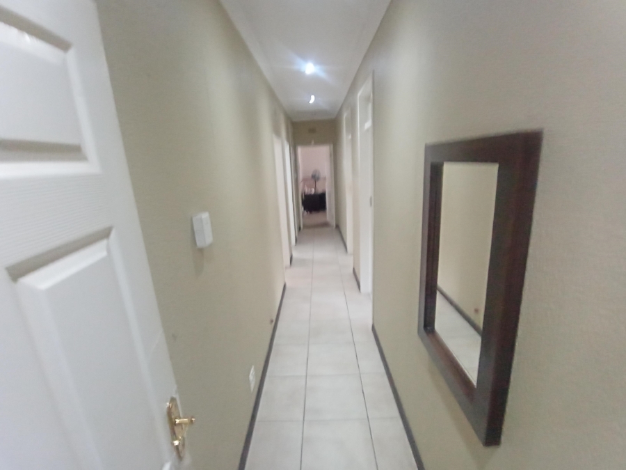 6 Bedroom Property for Sale in Brackenhurst Gauteng