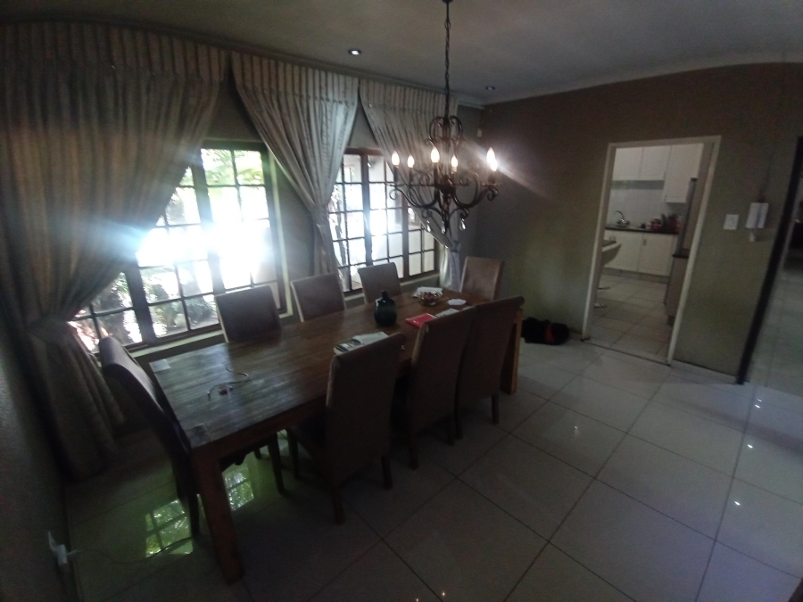 6 Bedroom Property for Sale in Brackenhurst Gauteng