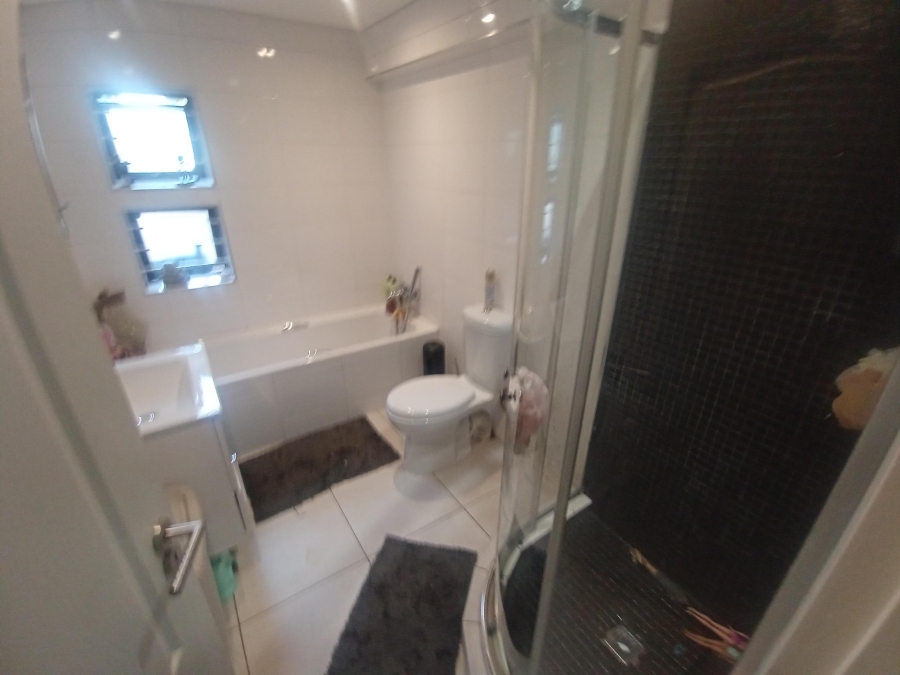 2 Bedroom Property for Sale in Bassonia Gauteng