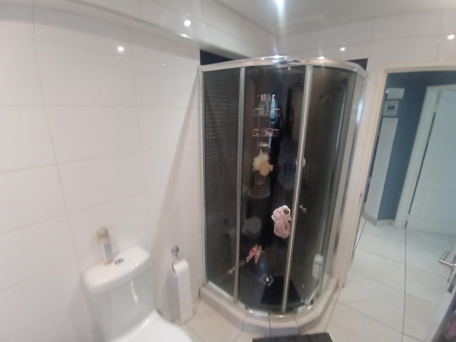 2 Bedroom Property for Sale in Bassonia Gauteng