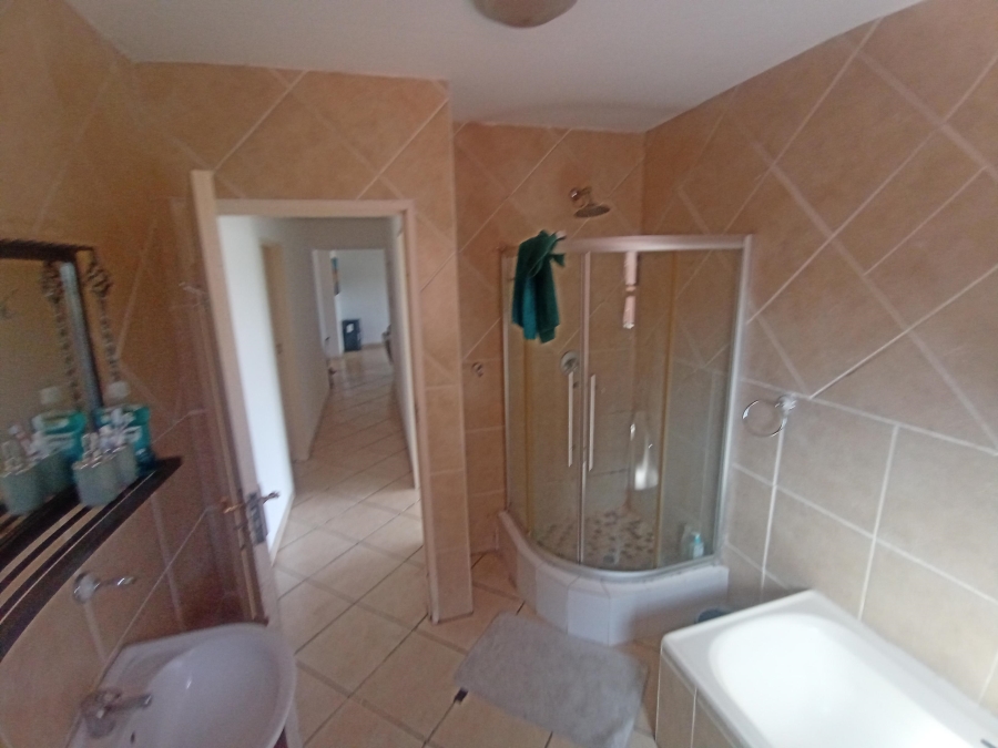 2 Bedroom Property for Sale in Mulbarton Gauteng