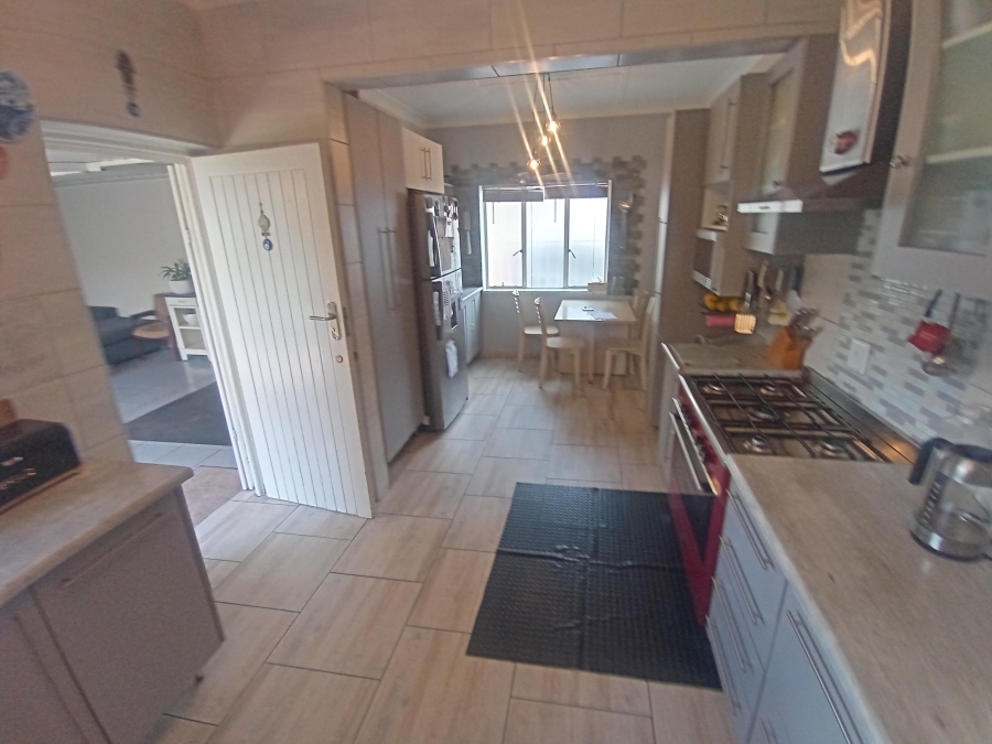 3 Bedroom Property for Sale in Linmeyer Gauteng