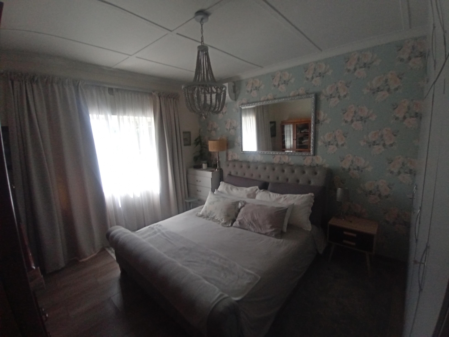 3 Bedroom Property for Sale in Linmeyer Gauteng