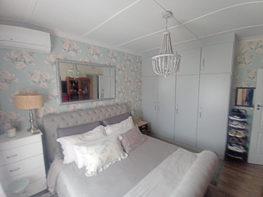 3 Bedroom Property for Sale in Linmeyer Gauteng