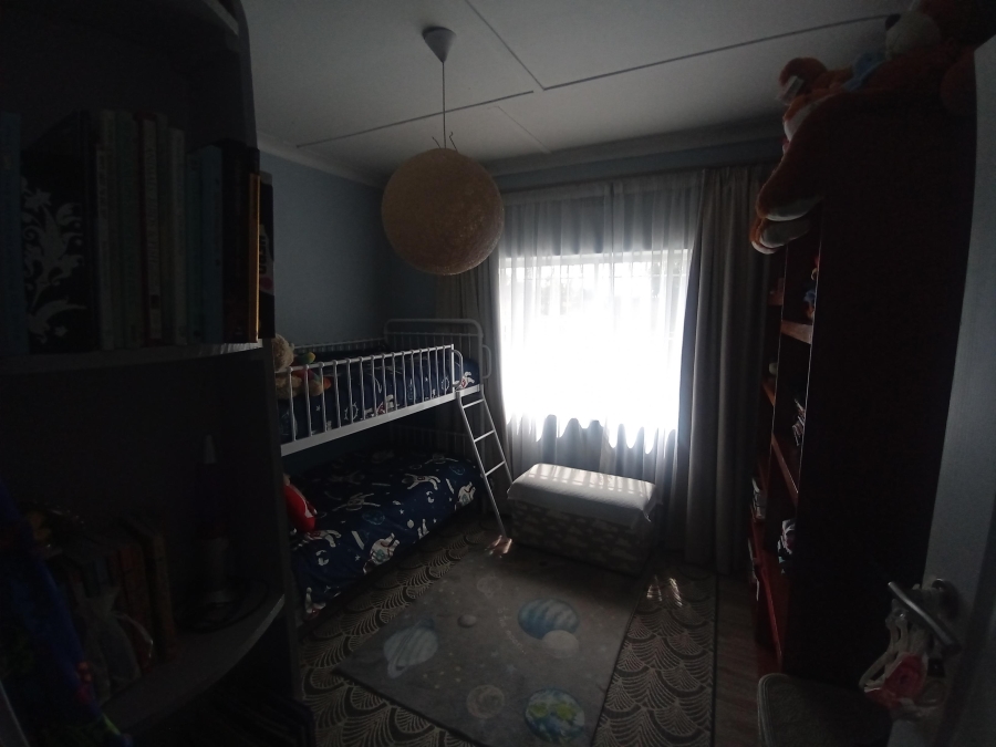 3 Bedroom Property for Sale in Linmeyer Gauteng