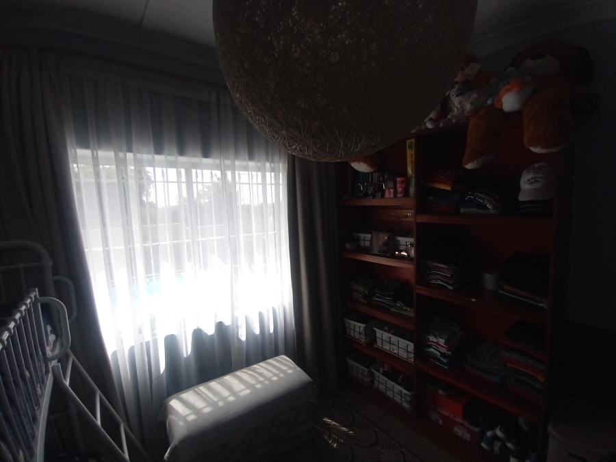 3 Bedroom Property for Sale in Linmeyer Gauteng