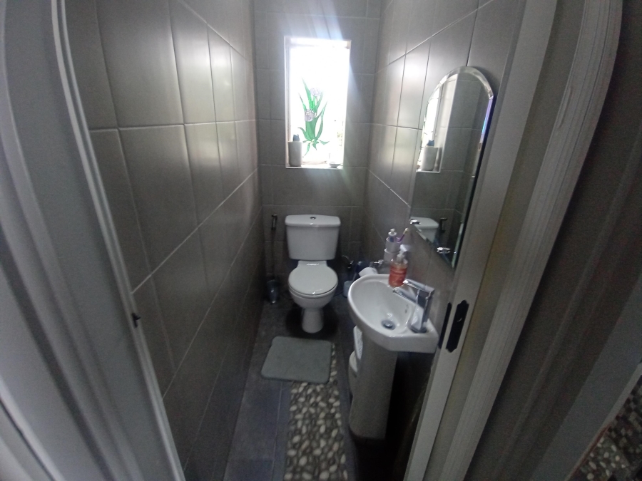 3 Bedroom Property for Sale in Linmeyer Gauteng