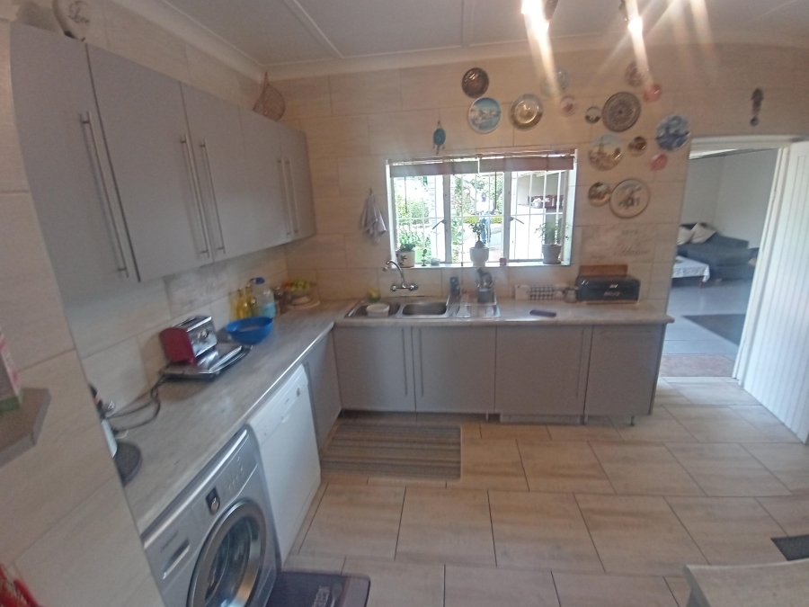 3 Bedroom Property for Sale in Linmeyer Gauteng