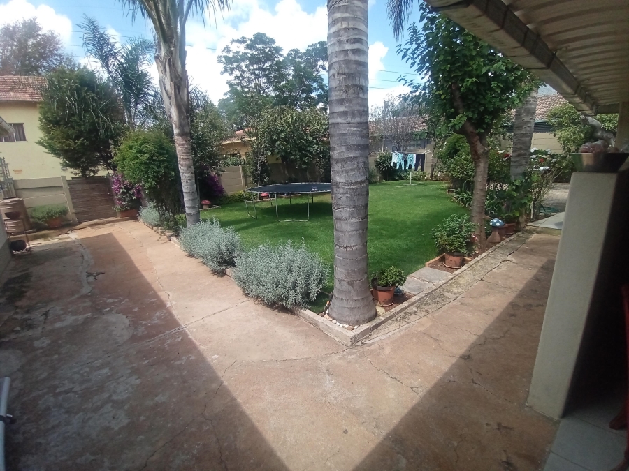 3 Bedroom Property for Sale in Linmeyer Gauteng