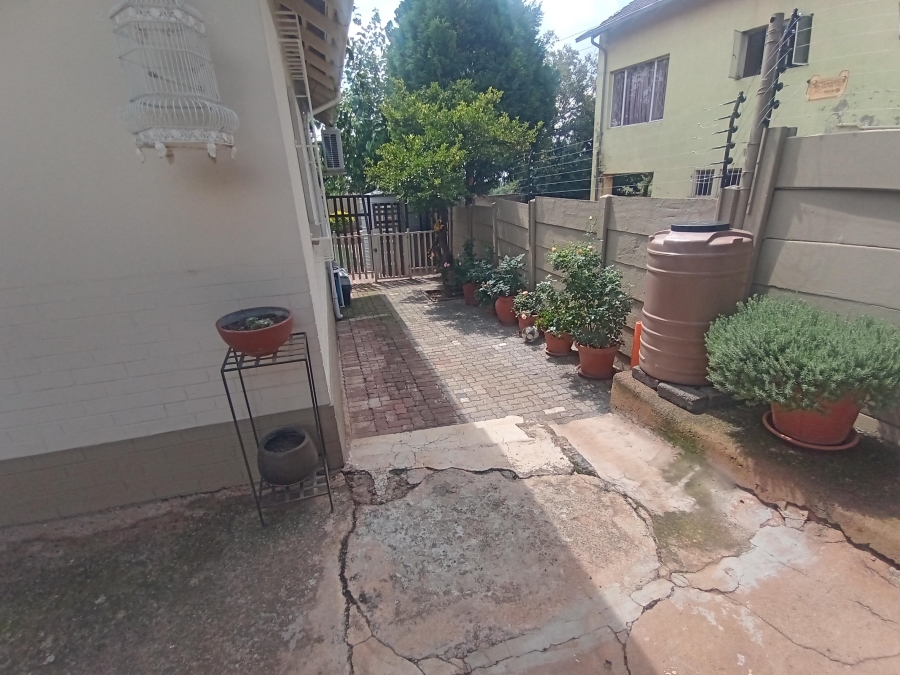 3 Bedroom Property for Sale in Linmeyer Gauteng