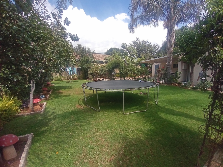 3 Bedroom Property for Sale in Linmeyer Gauteng