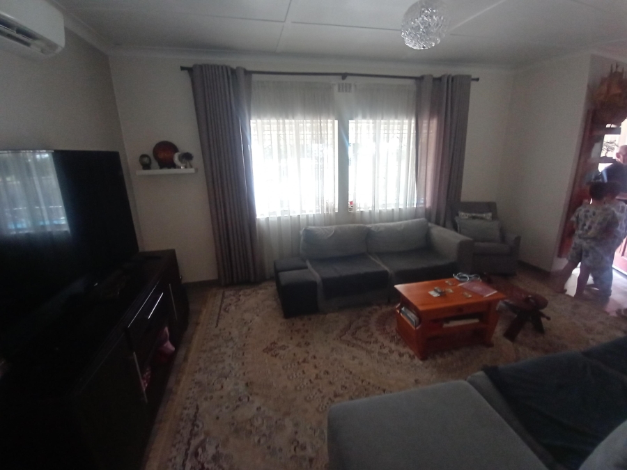 3 Bedroom Property for Sale in Linmeyer Gauteng