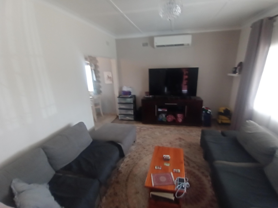 3 Bedroom Property for Sale in Linmeyer Gauteng