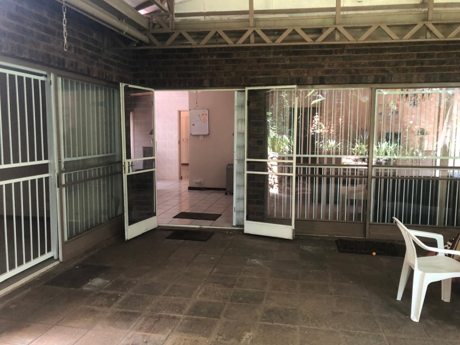6 Bedroom Property for Sale in Florauna Gauteng