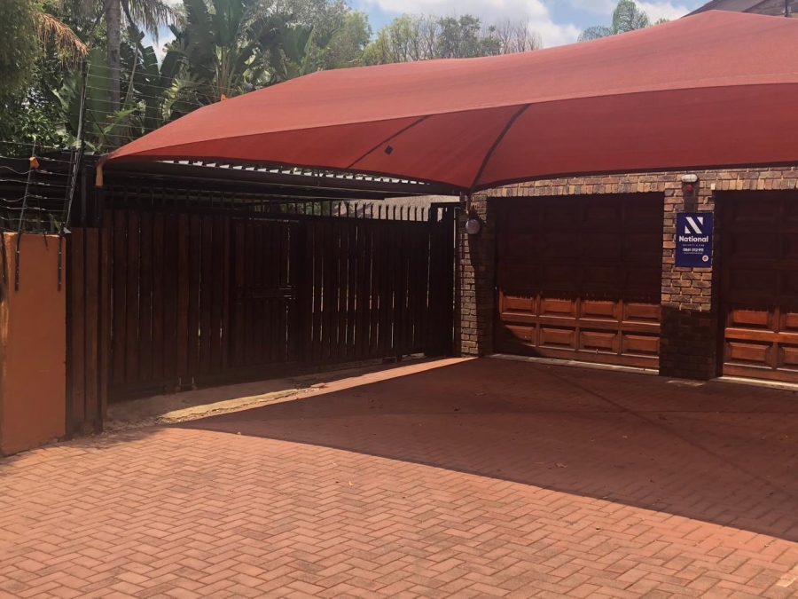 6 Bedroom Property for Sale in Florauna Gauteng