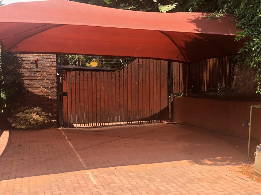 6 Bedroom Property for Sale in Florauna Gauteng
