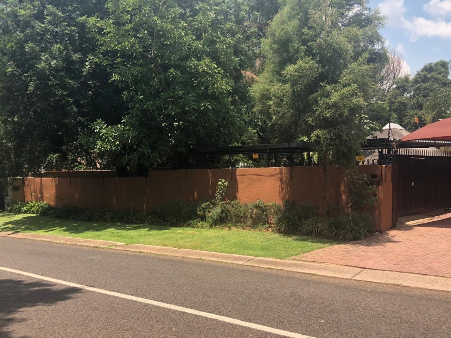 6 Bedroom Property for Sale in Florauna Gauteng