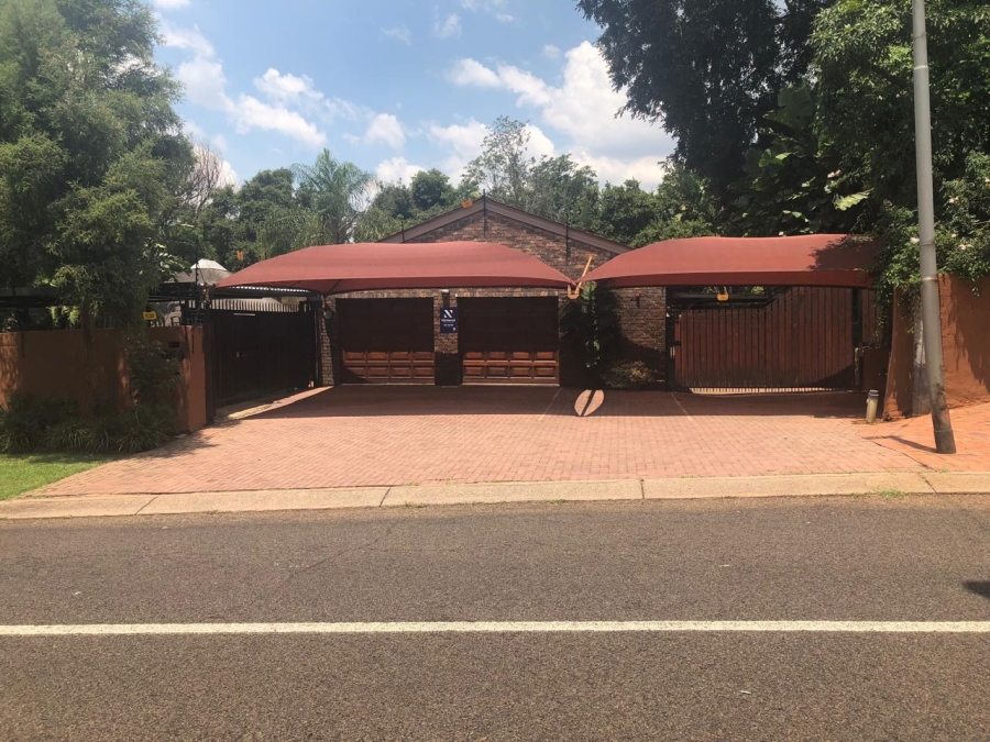 6 Bedroom Property for Sale in Florauna Gauteng