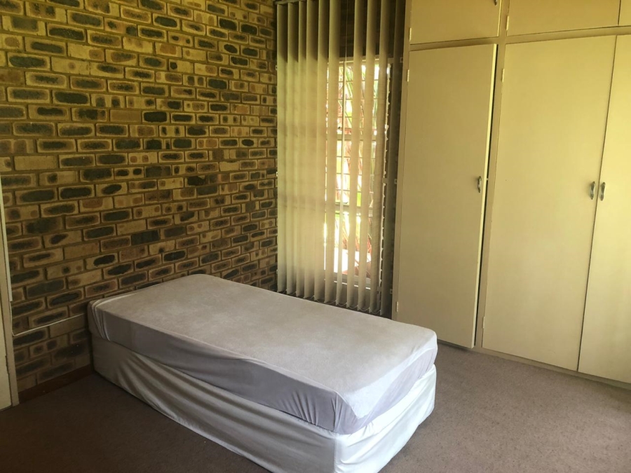 6 Bedroom Property for Sale in Florauna Gauteng