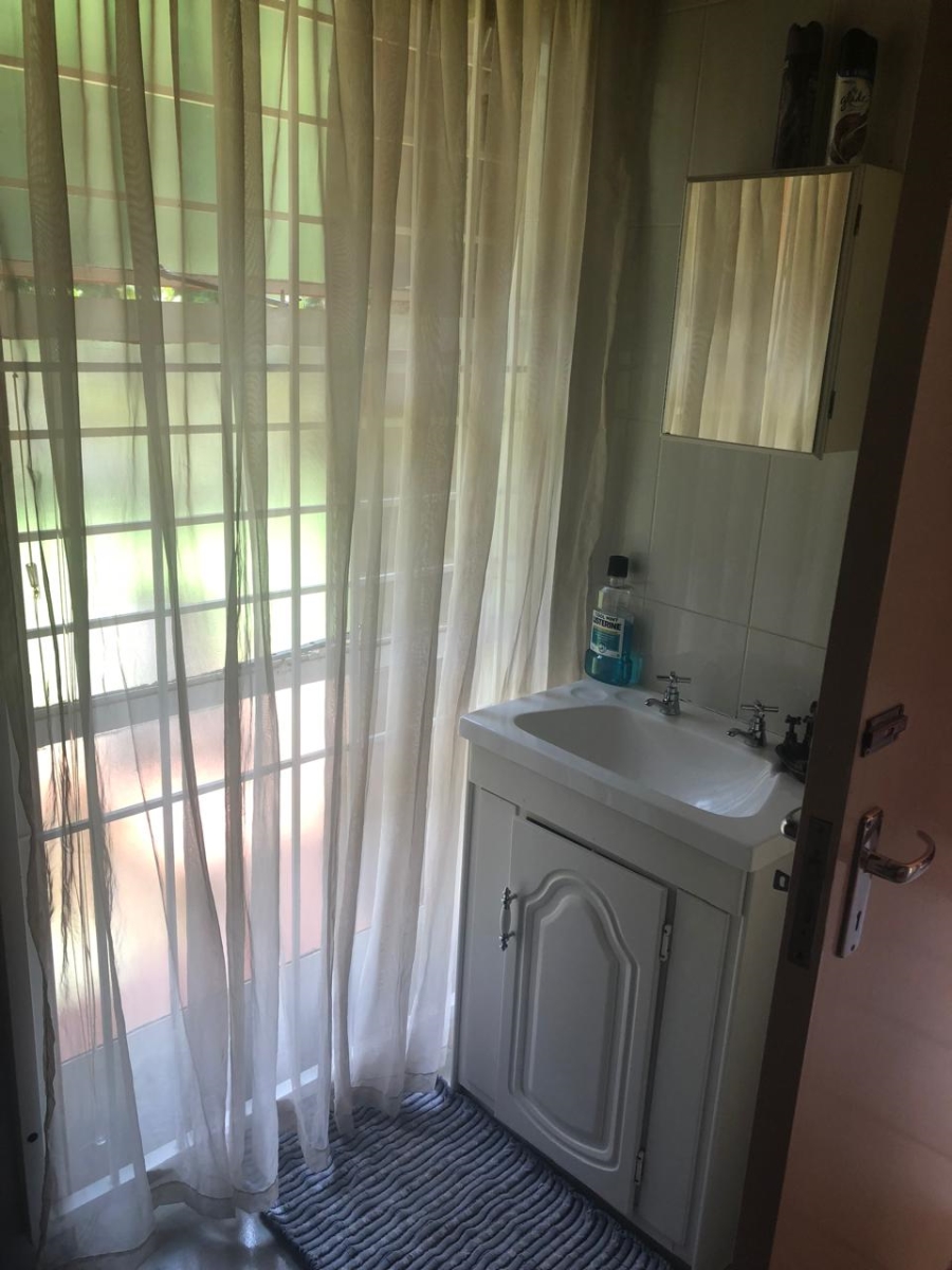 6 Bedroom Property for Sale in Florauna Gauteng