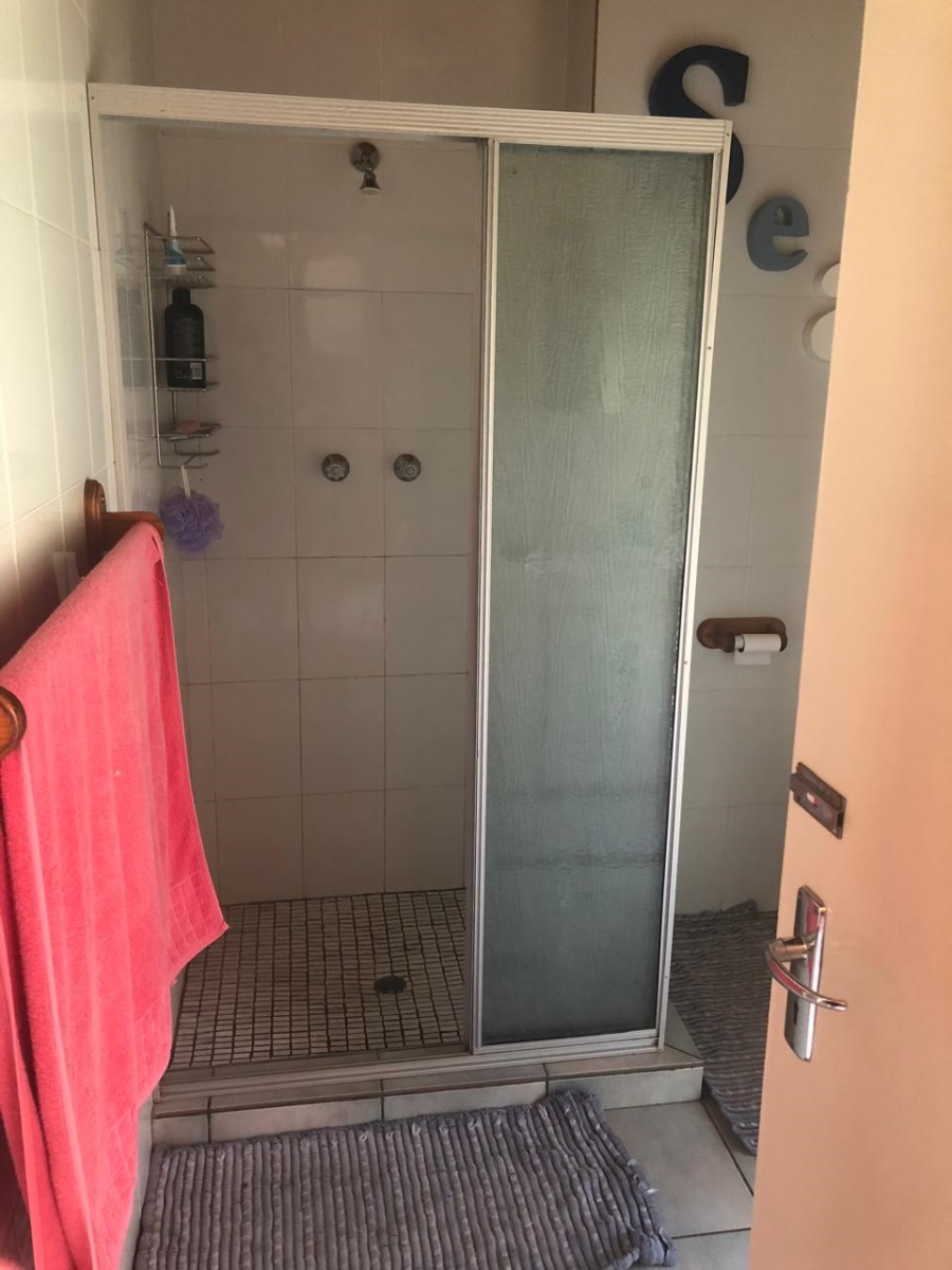 6 Bedroom Property for Sale in Florauna Gauteng