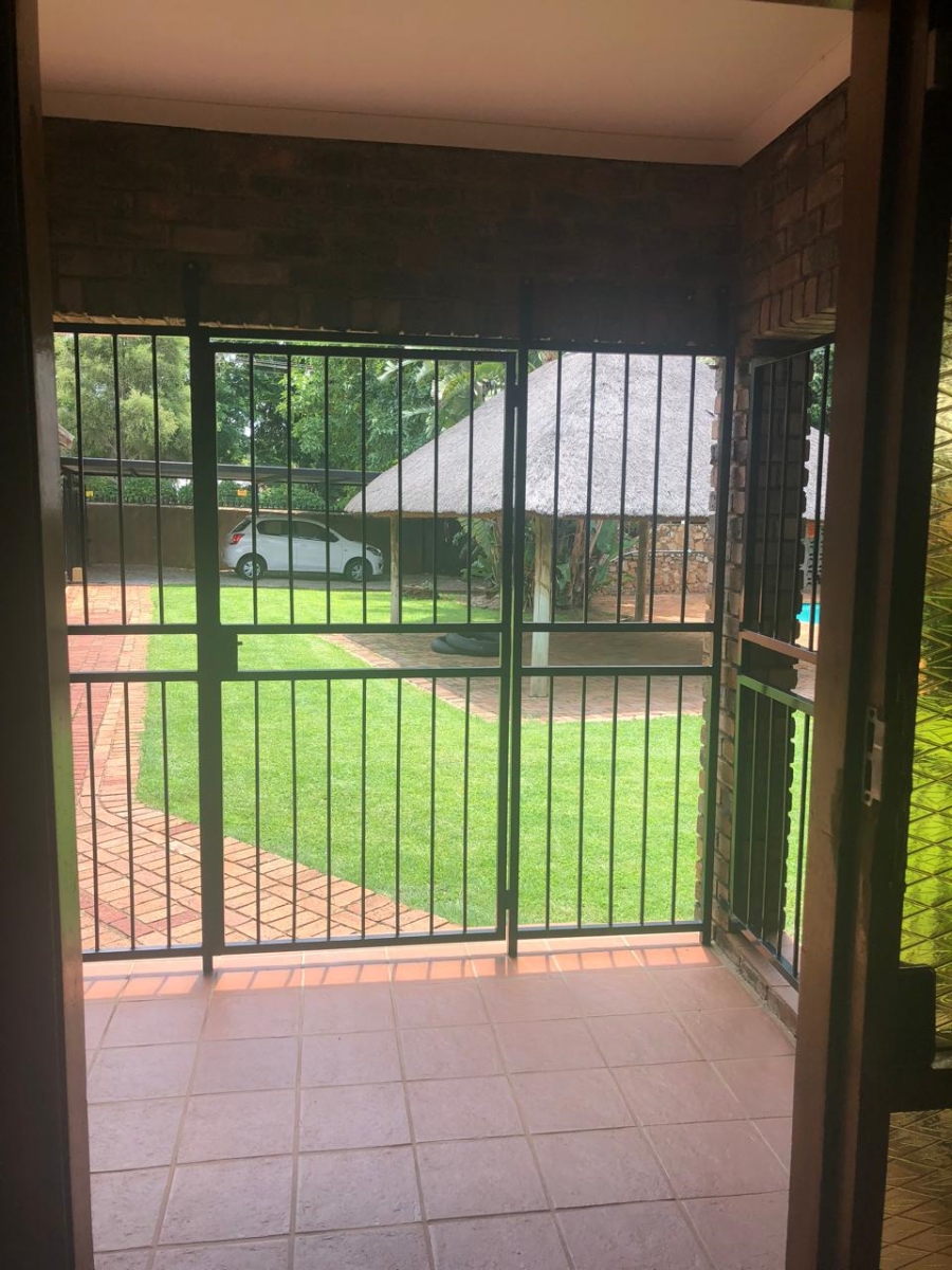 6 Bedroom Property for Sale in Florauna Gauteng
