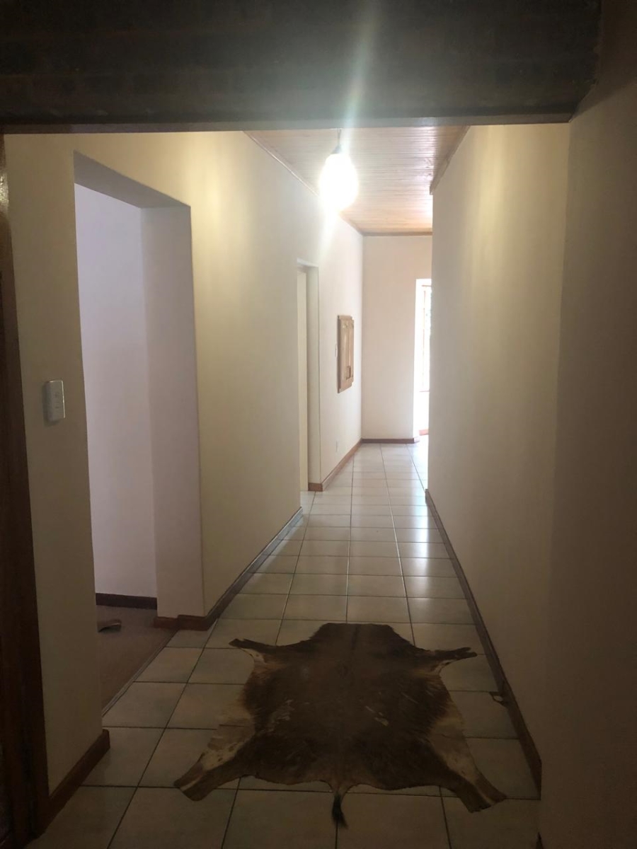 6 Bedroom Property for Sale in Florauna Gauteng