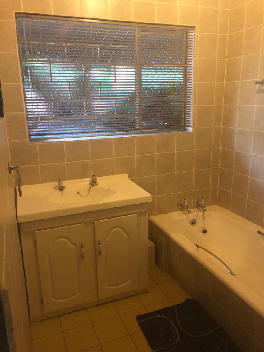 6 Bedroom Property for Sale in Florauna Gauteng