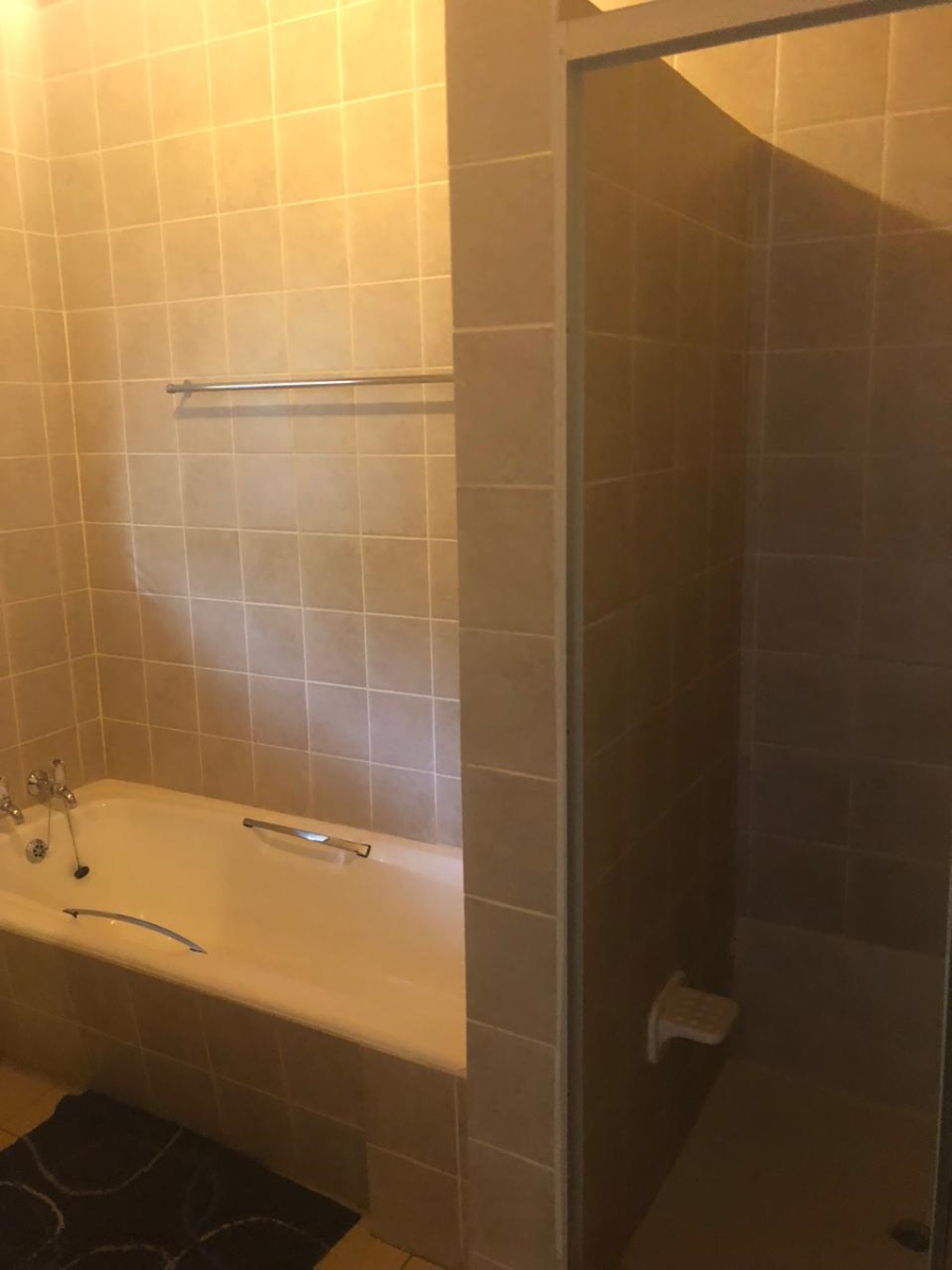 6 Bedroom Property for Sale in Florauna Gauteng