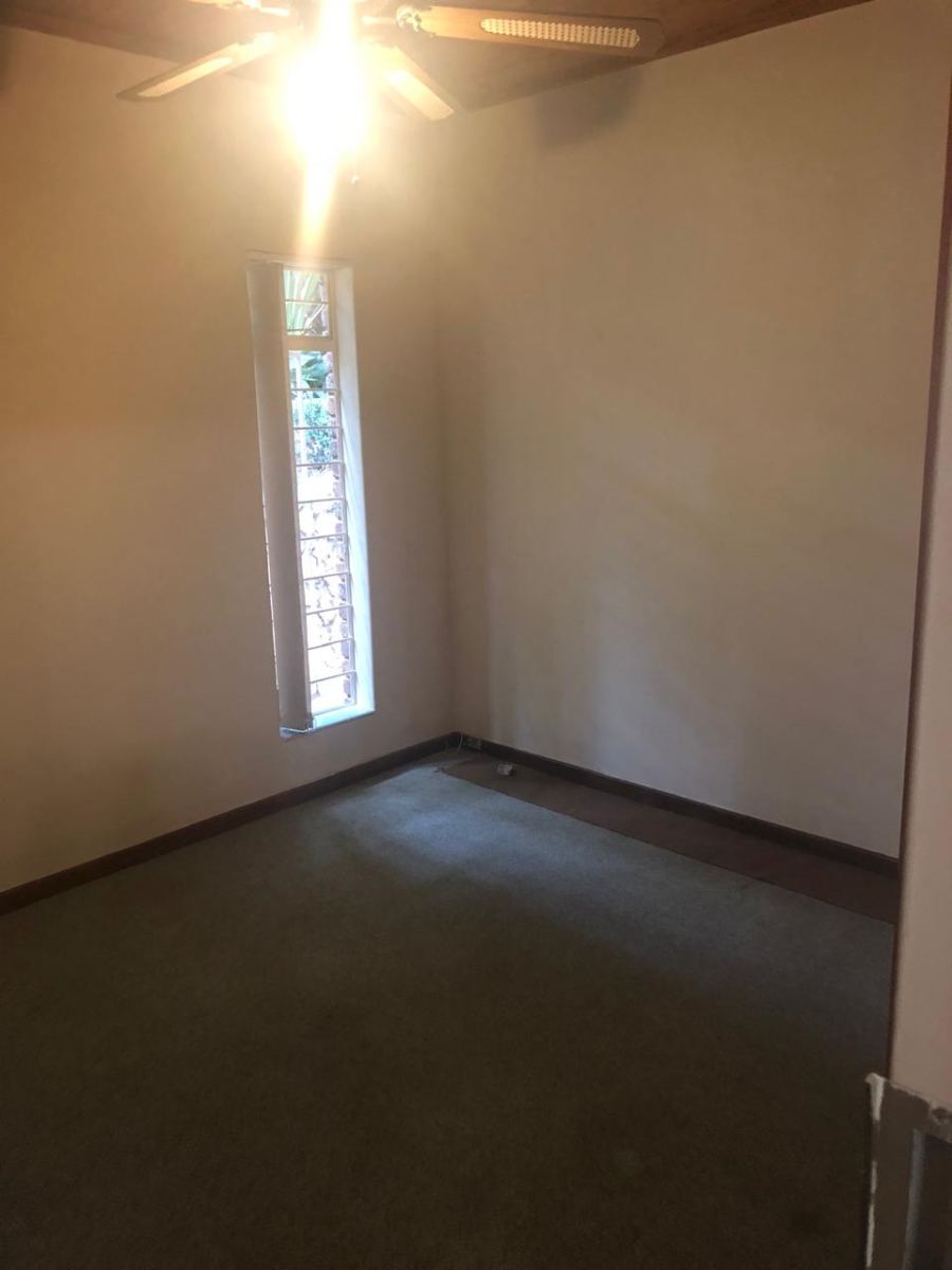 6 Bedroom Property for Sale in Florauna Gauteng