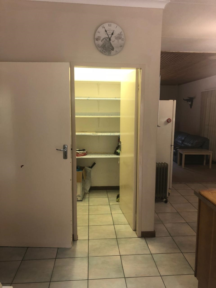 6 Bedroom Property for Sale in Florauna Gauteng