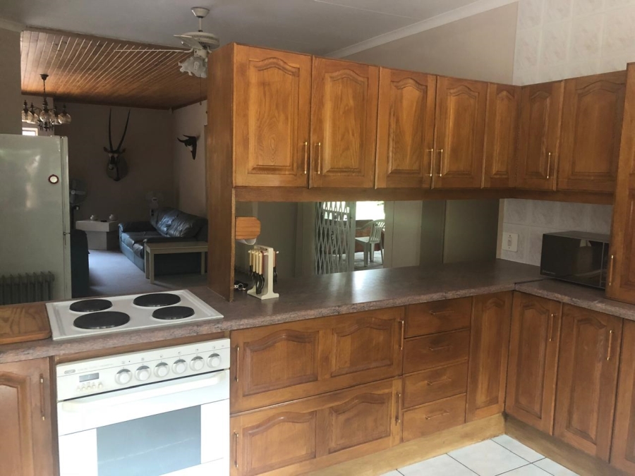 6 Bedroom Property for Sale in Florauna Gauteng