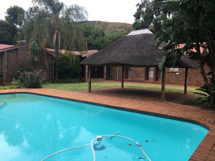 6 Bedroom Property for Sale in Florauna Gauteng