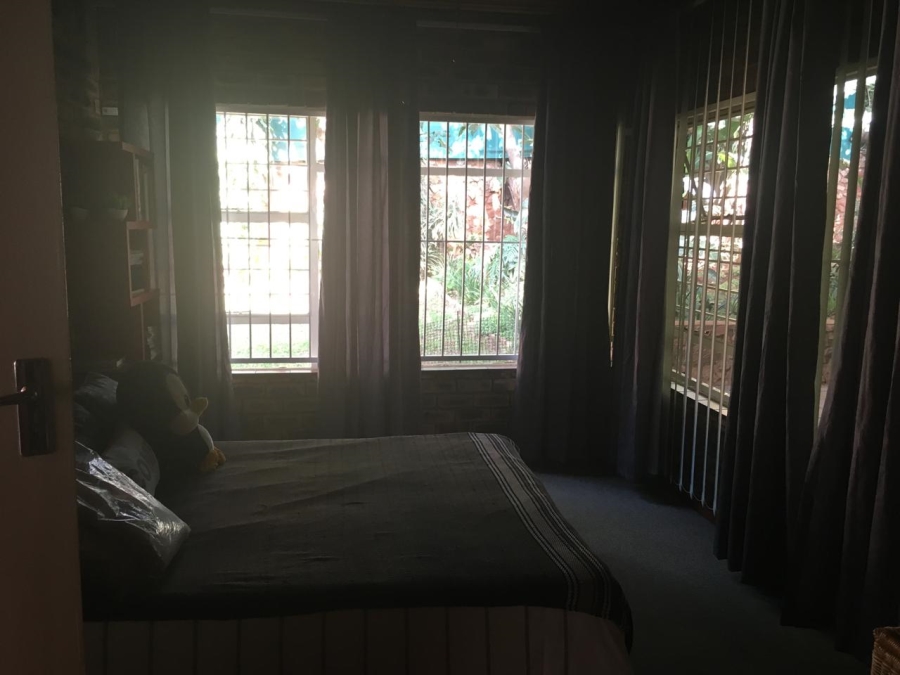 6 Bedroom Property for Sale in Florauna Gauteng