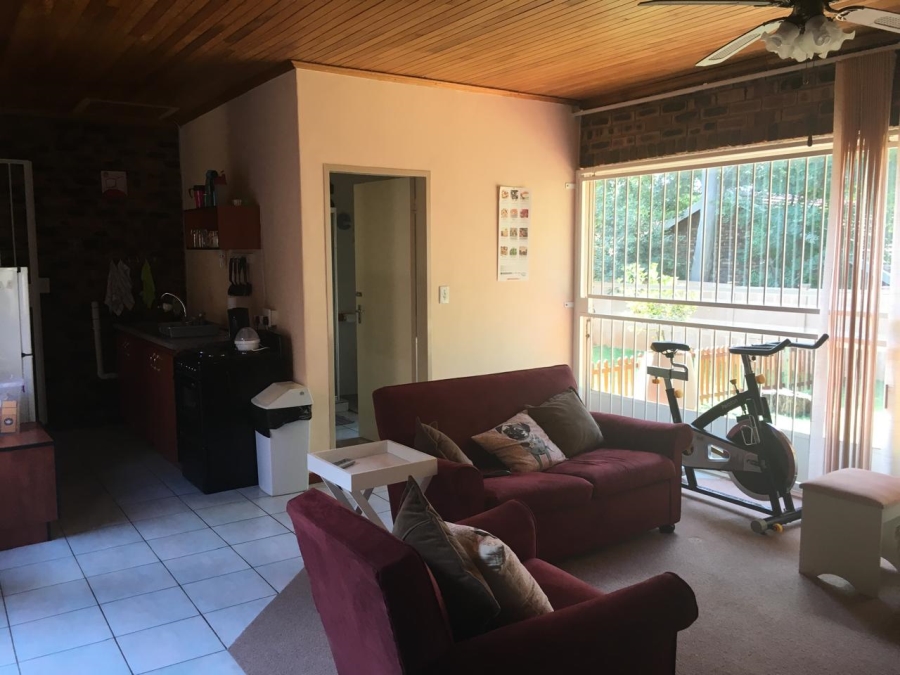 6 Bedroom Property for Sale in Florauna Gauteng