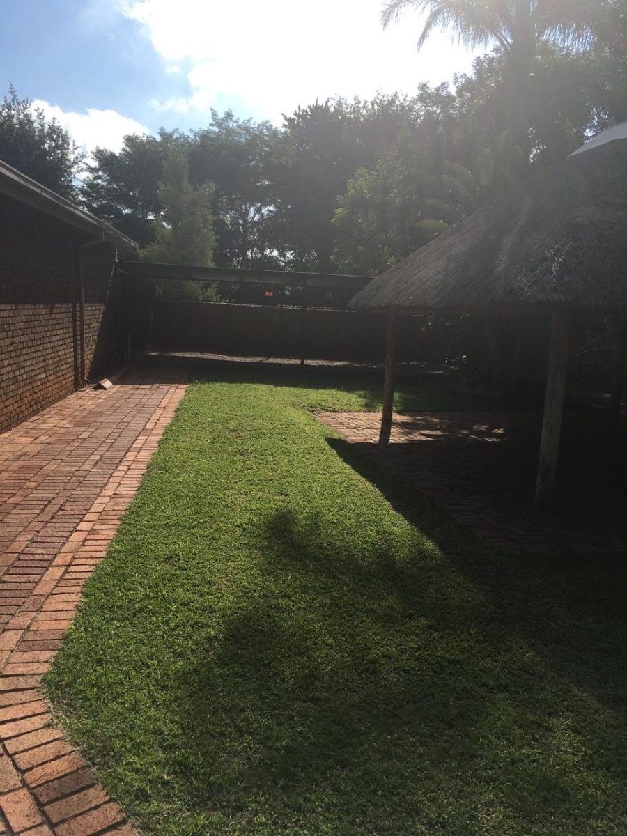 6 Bedroom Property for Sale in Florauna Gauteng