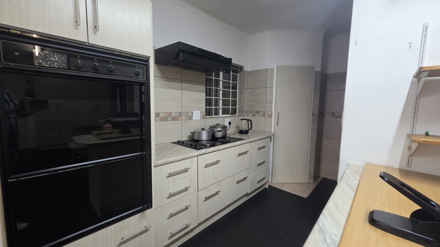 5 Bedroom Property for Sale in Moreleta Park Gauteng