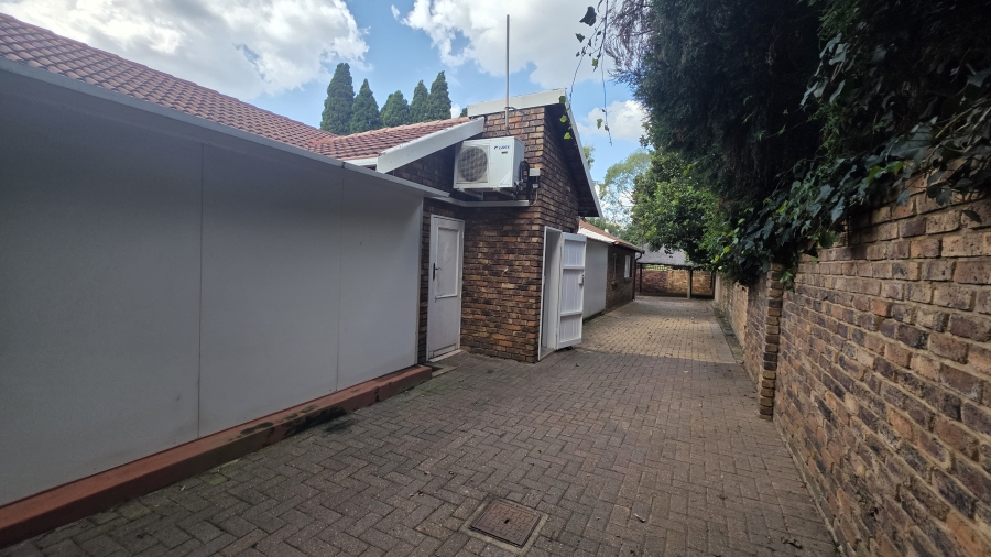 5 Bedroom Property for Sale in Moreleta Park Gauteng