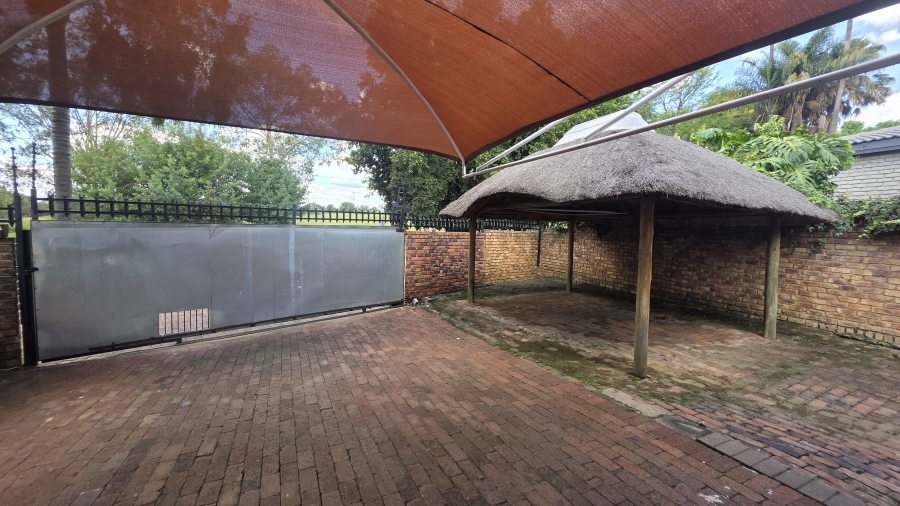 5 Bedroom Property for Sale in Moreleta Park Gauteng