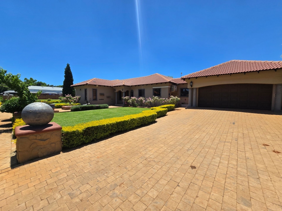 5 Bedroom Property for Sale in Kameeldrift East Gauteng