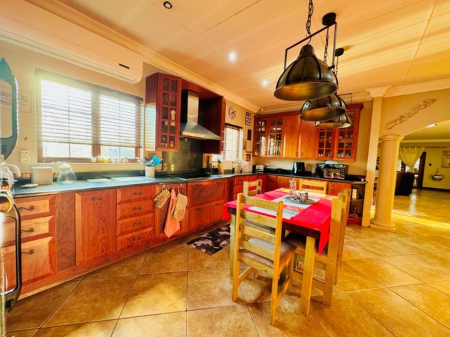 5 Bedroom Property for Sale in Kameeldrift East Gauteng