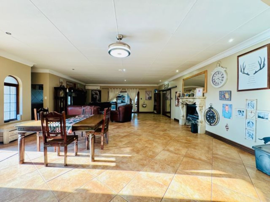 5 Bedroom Property for Sale in Kameeldrift East Gauteng